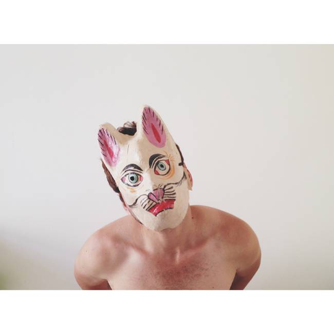 ואז הבנתי שאני נהנה מזה. מלהמציא סיטואציות של דברים יומיומיים שיכסו את מי שאני אוהב. כמובן שמאז זה הפך לאובססיבי וזה כבר לא דברים שישנם בבית אלא דברים שאני רואה ומדמיין איך אתעלל עוד קצת בו בשביל התמונה שתרגש אותי Emotional-Landscapes-#20