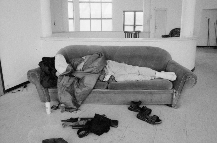 Sasha-Eidelman_Last-call-for-passengers-on-flight_003