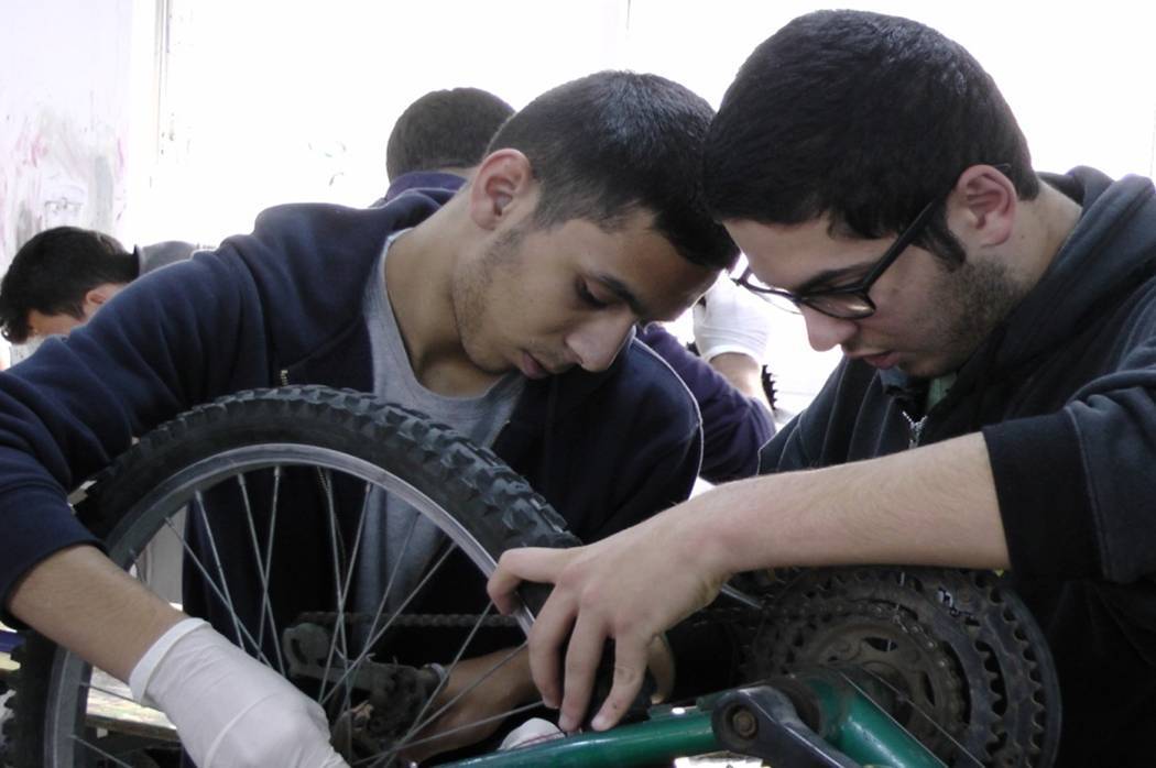 כל הצילומים: מוזיאון העיצוב חולון, אגף החינוך, ובית ספר שרת, חולון
