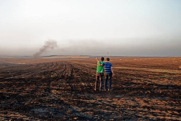 Orada Bir Köy Var Uzakta Cengiz Tekin