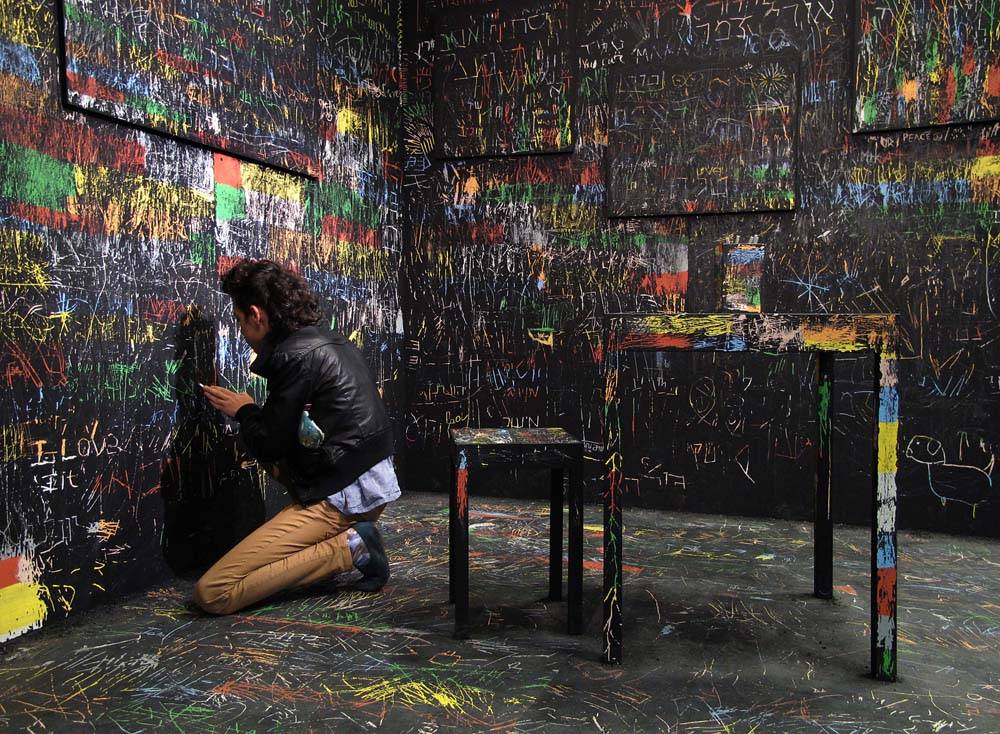 Color Memories, מוזיאון העיצוב חולון, 2014. צילום: בני גם זו לטובה