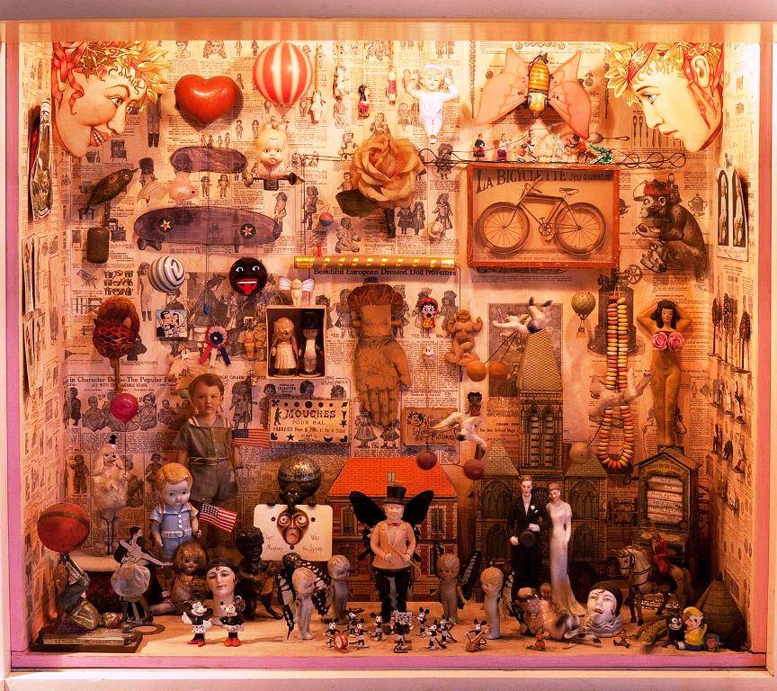 גליה חי, משחקים באוסף. צילום: Mel Birnkrant