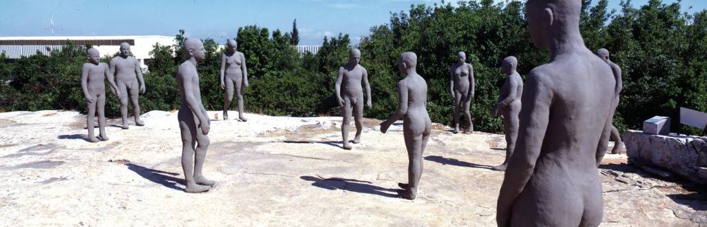 הולכים, 1987 , 15 יציקות גוף, פיברגלס, צבע, אוסף המוזיאון הפתוח, גן התעשייה תפן