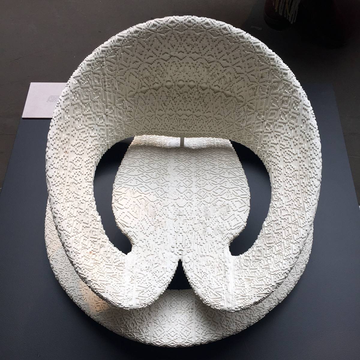 Amal's Chair, Sarah Al Agroobi. מתוך התערוכה איסלמופוליטן