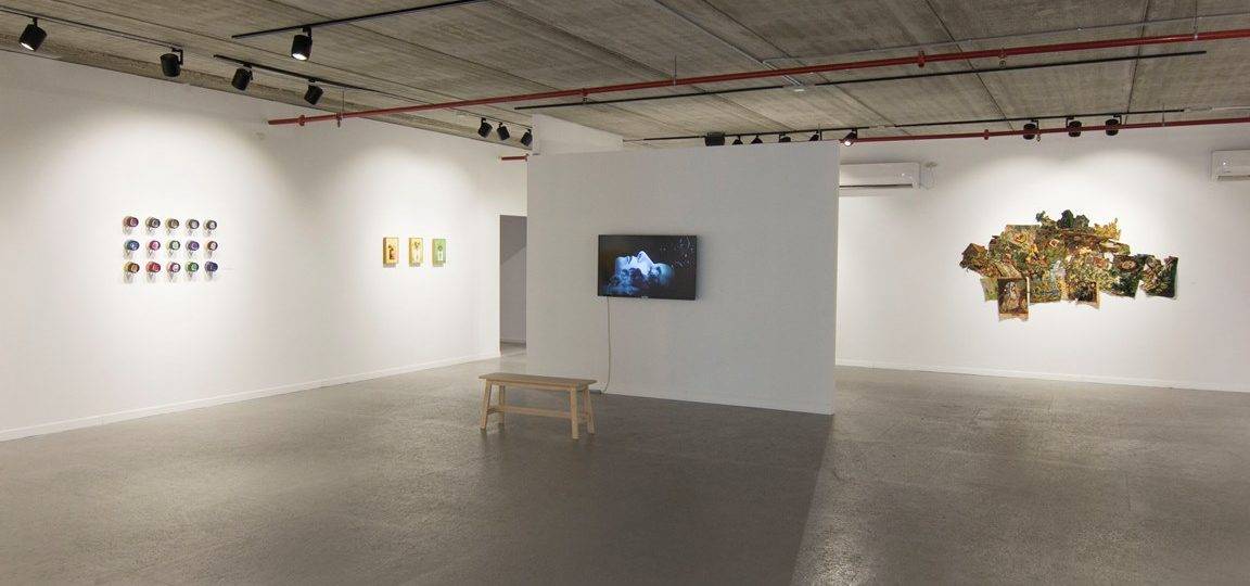 חתך בסכין מטבח. גלריה זוזו. צילום: תמי סואץ