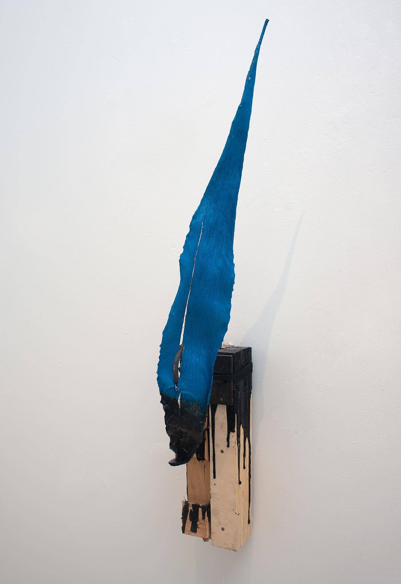 מתוך חומר אפל מאוד, גלריה חנינא