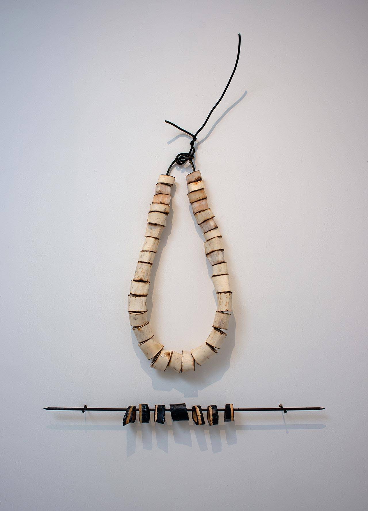 מתוך חומר אפל מאוד, גלריה חנינא