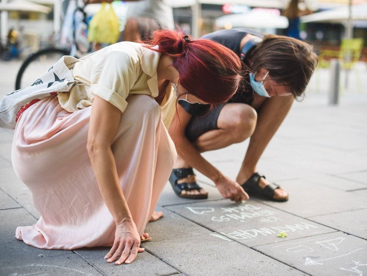 עלית קרייז, Less Alone City