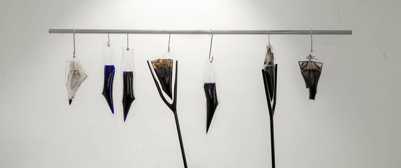 יערה צח בתערוכה מי תהום, הגלריה העירונית רמת השרון. צילומים: טל נסים