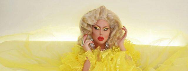 קיי לונג לבושה בקולקציית האובר־סייז החדשה