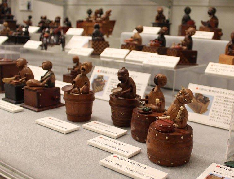 בובות קובה מהאוסף של מוזיאון הצעצועים של יפן, הימאג׳י