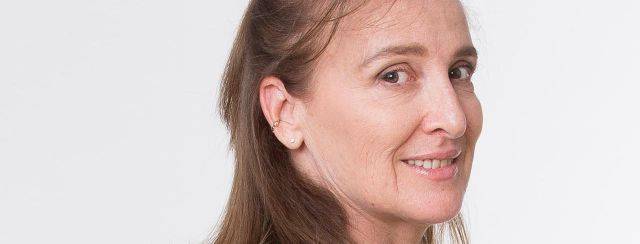 נועה בר־לב דוידור. צילום: רמי זרנגר / צילומי פריטים וסטודיו: לירון זנדמן