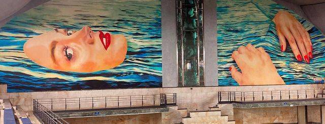 תראו אותי: מאוריציו קטלאן לדזיגוואל, מילאנו 2021. צילום מ״ל