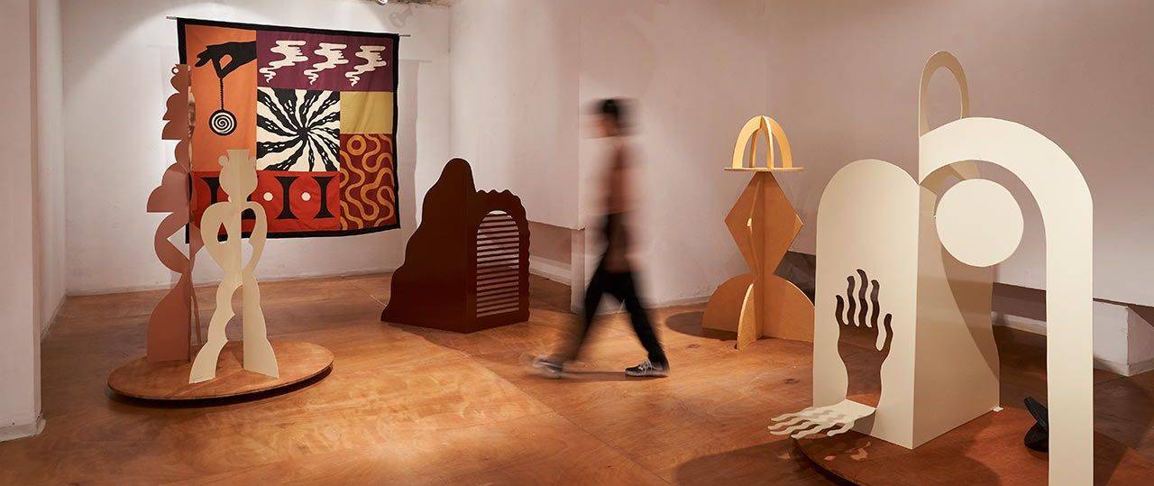 גל מלניק, ידיים מאובקות. צילומים: שיר לוסקי