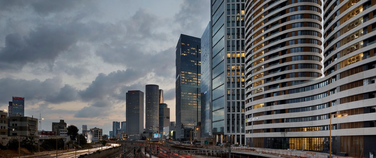 אסף פינצוק בתערוכה נקודת מבט