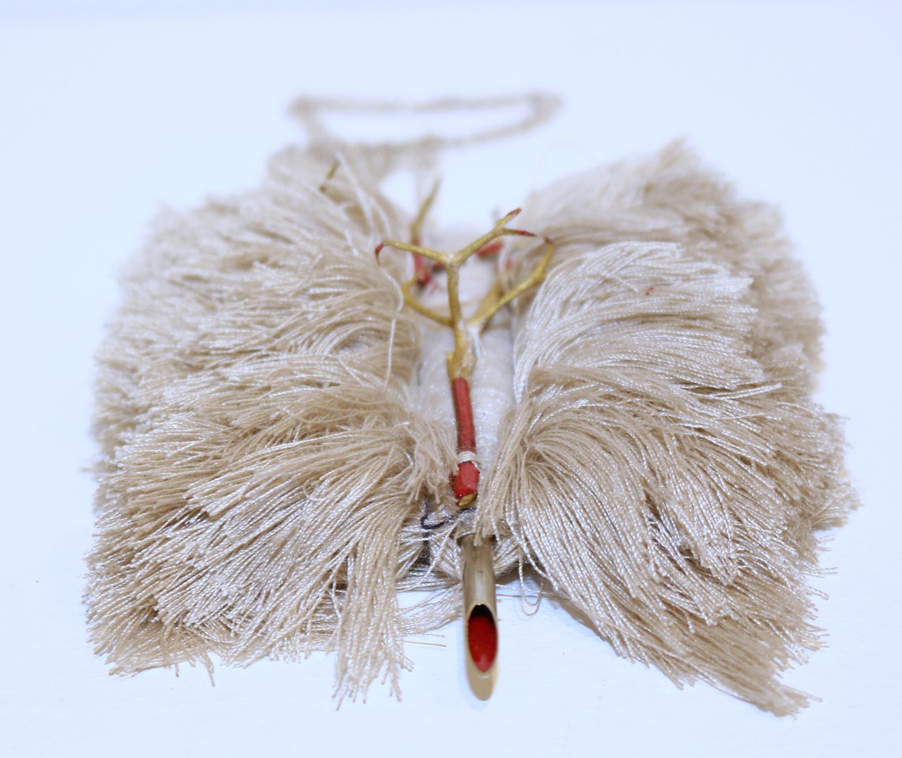 סמאח בטחיש בעונדים צורפות עכשווית. צילום: אילן לוי