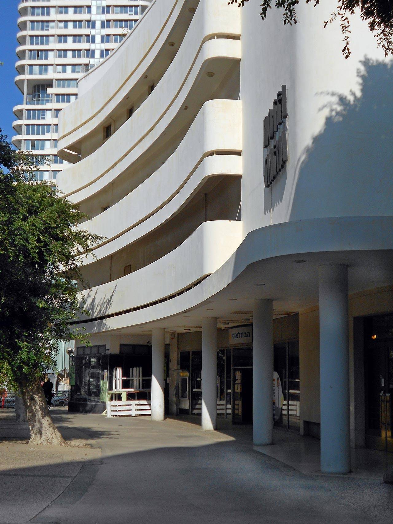 מלון סינמה, תל אביב, 1939. צילום: מרכז הבאוהאוס