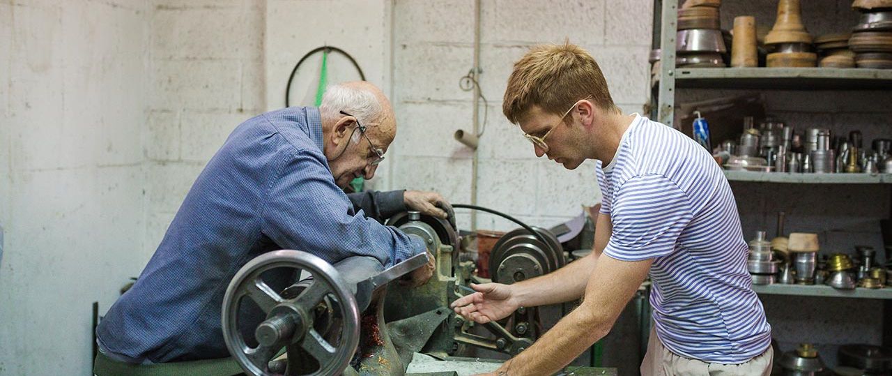 אסף כהן ושם טוב מר חיים, פרויקט השדכן, שבוע העיצוב ירושלים. צילום: קרן רוזנברג