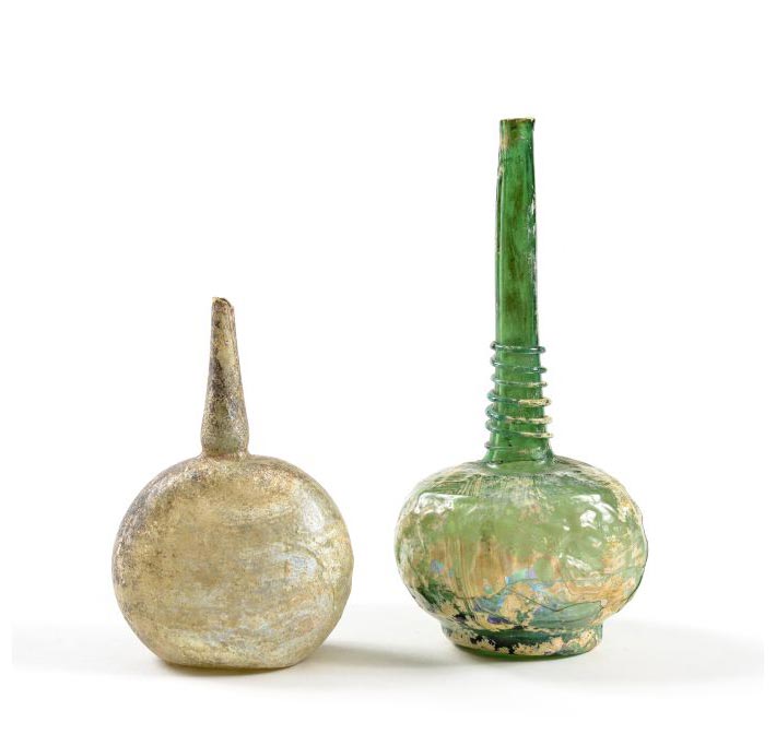 מזלף למי ורדים. מימין: איראן, המאה ה־10; משמאל: סוריה, המאה ה־14