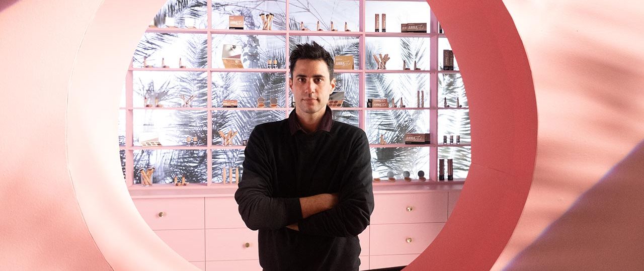 עדן אוחנא בסט לצילומי סאקרה. צילום: אביחי רובין