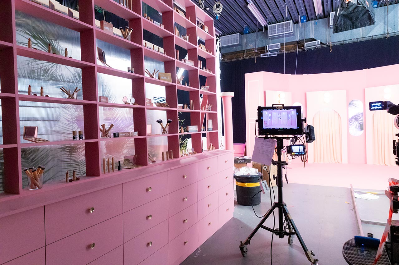 מתוך סט באולפן לצילומי סאקרה. צילומים: אביחי רובין