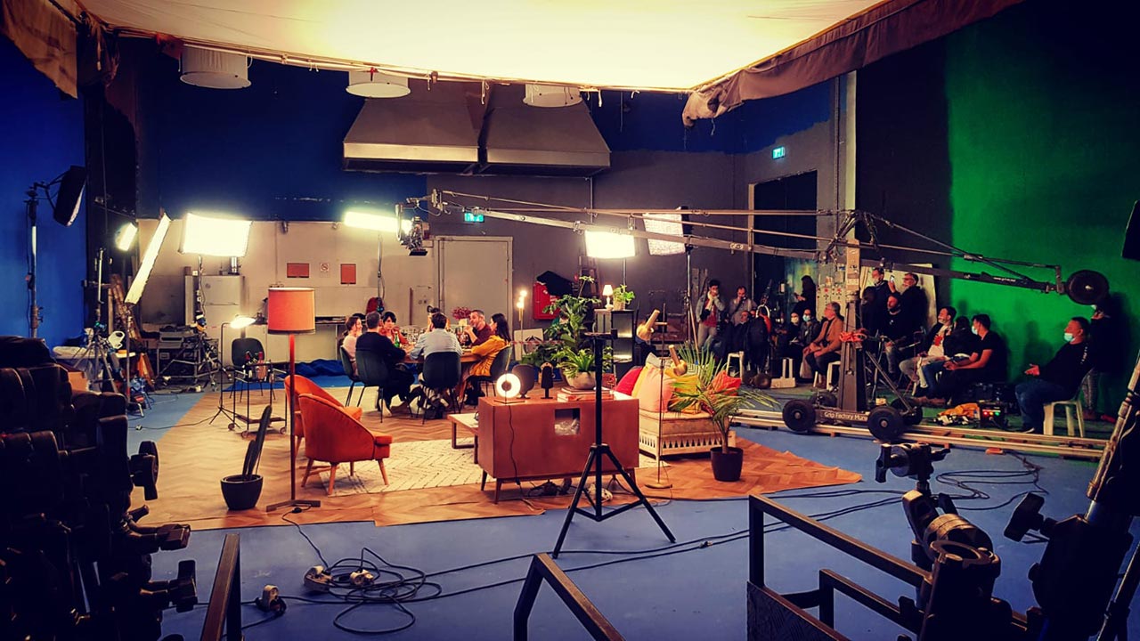 מתוך סט הצילומים לסרט זרים מושלמים. צילומים: מ״ל