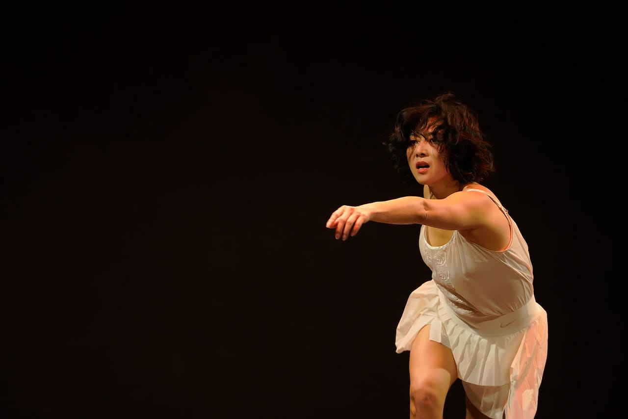 ממי שימזאקי במופע קראש; טניס בשמיים עם איזידורה. צילומים: אפרת מזור