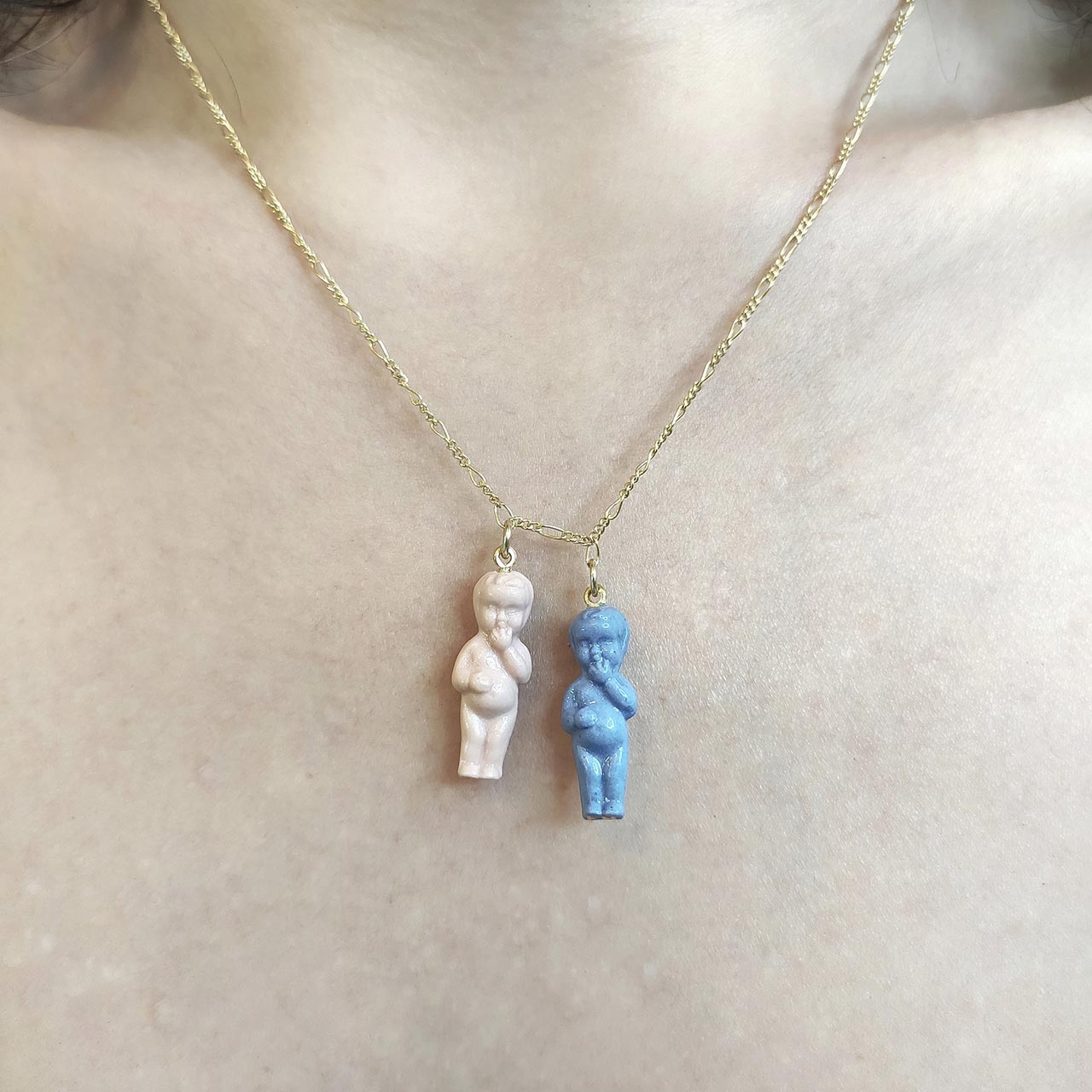 שרשראות הילדים של עדן חברוני. צילומים: מ״ל