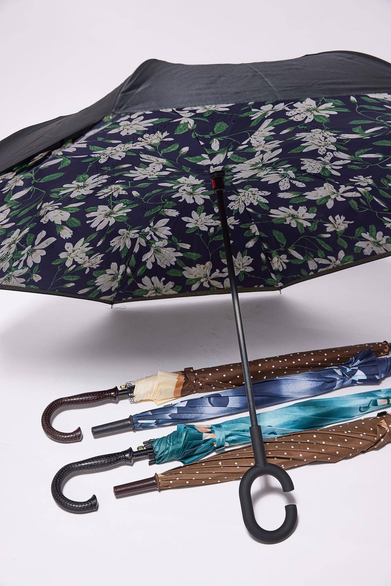 מטריות ב־SCOOP. צילומים: עמירם בן ישי