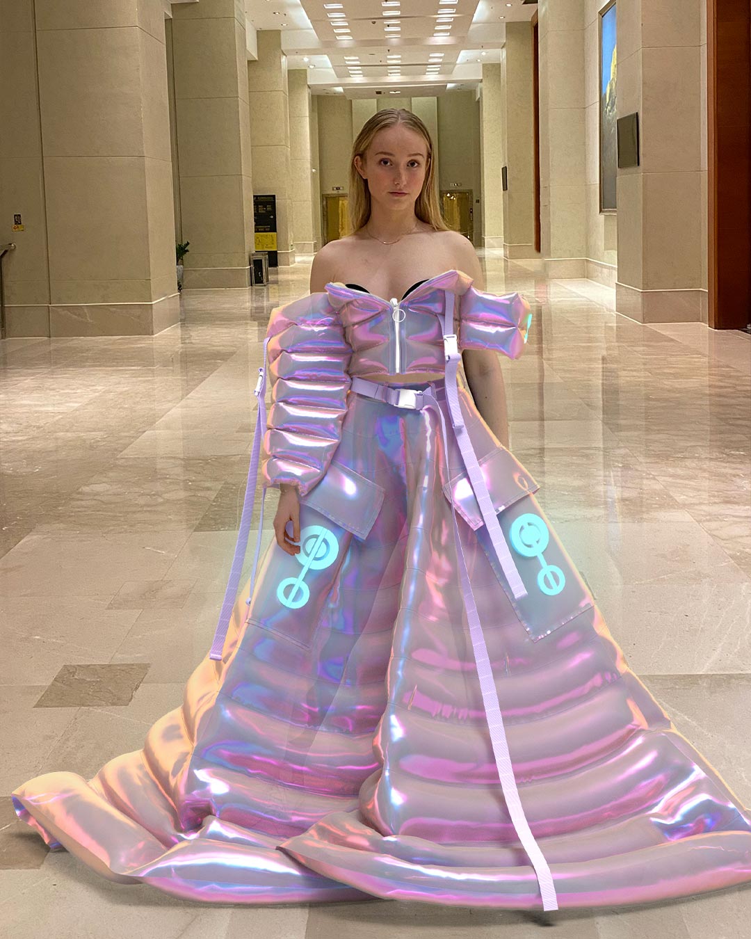 רבקה מוסקנטור לובשת Dopamine look by Placebo