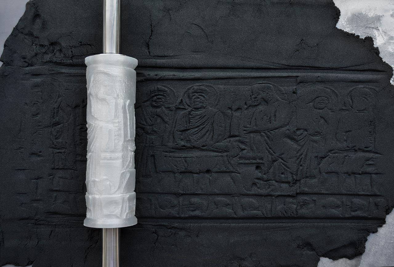 לוח אם. צילום: שרון ברוייר