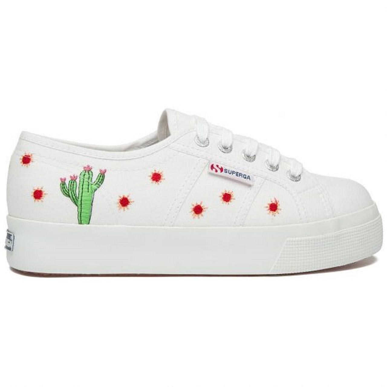 SUPERGA באתר Shoesonline. צילומים: מ״ל