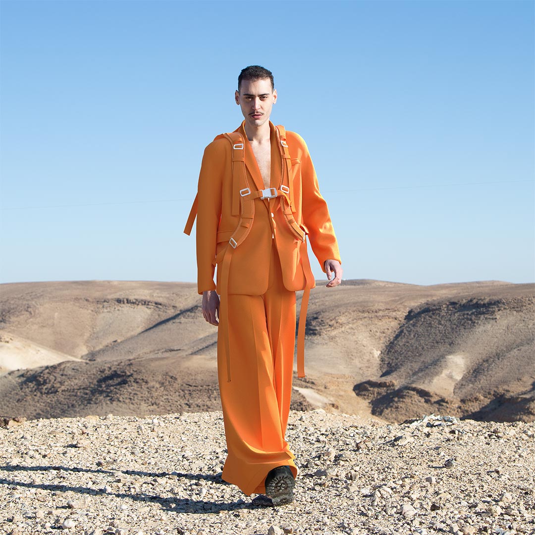 שגיא לירן לובש Meta Genesis suit by Placebo