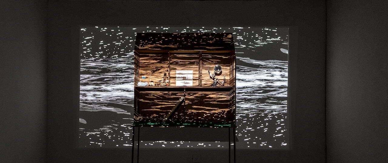 נטע מוזס, Looking at the Sun. צילומים: לנה גומון