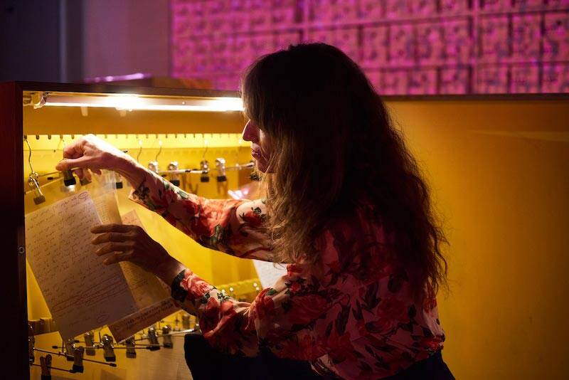 הארכיבאית בבית אריאלה. צילומים: דור קדמי