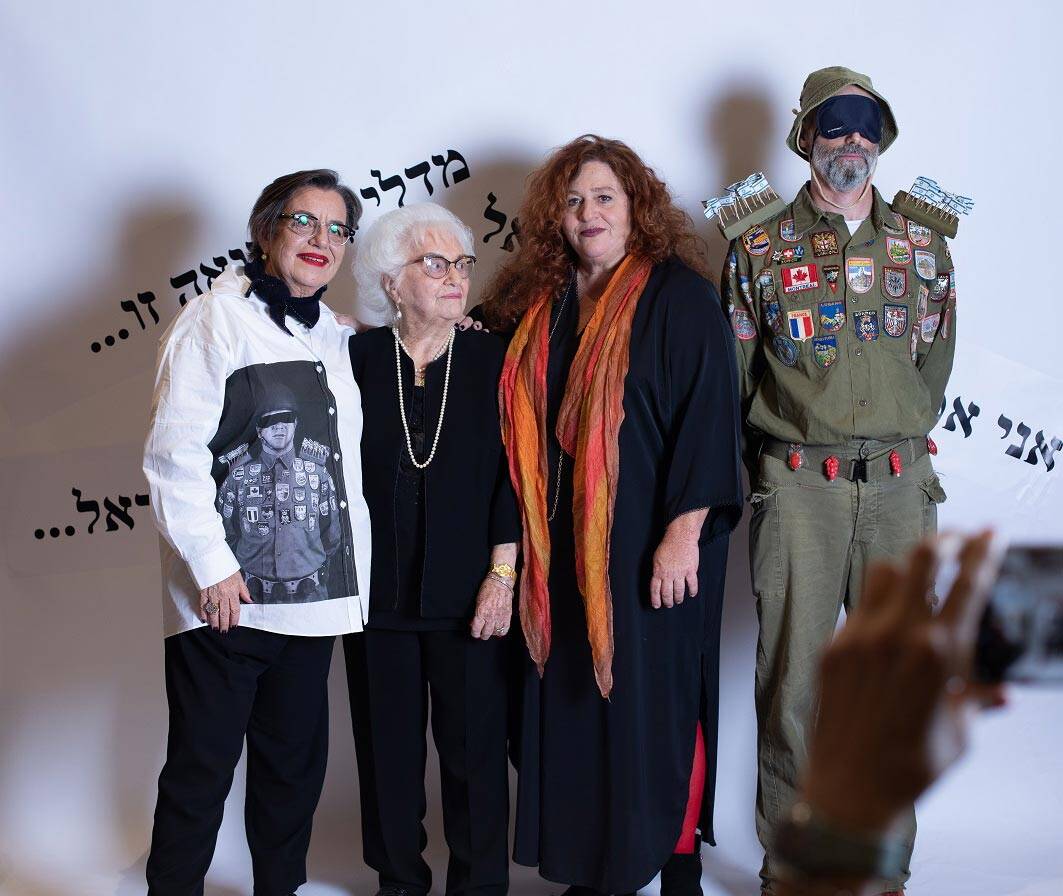 מימין: אסתי זקהיים, ורדה זקהיים, סיביל גולדפיינר. צילום: רופינה פלדמן