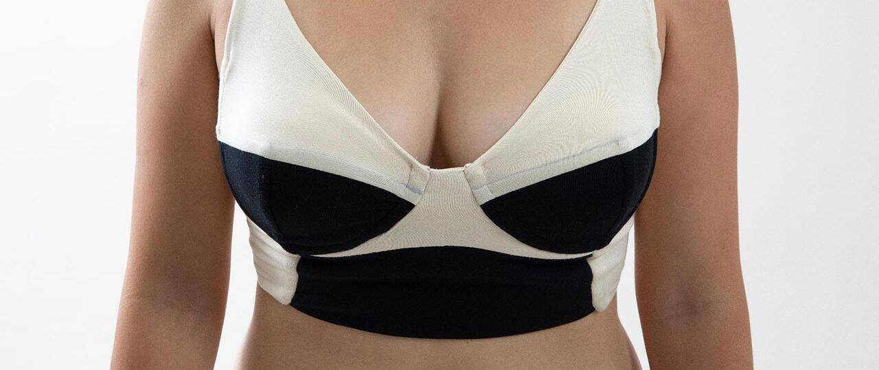 מערכת לבוש שזיכתה את איהב ג׳אריס בפרס. צילום: סשה פליט