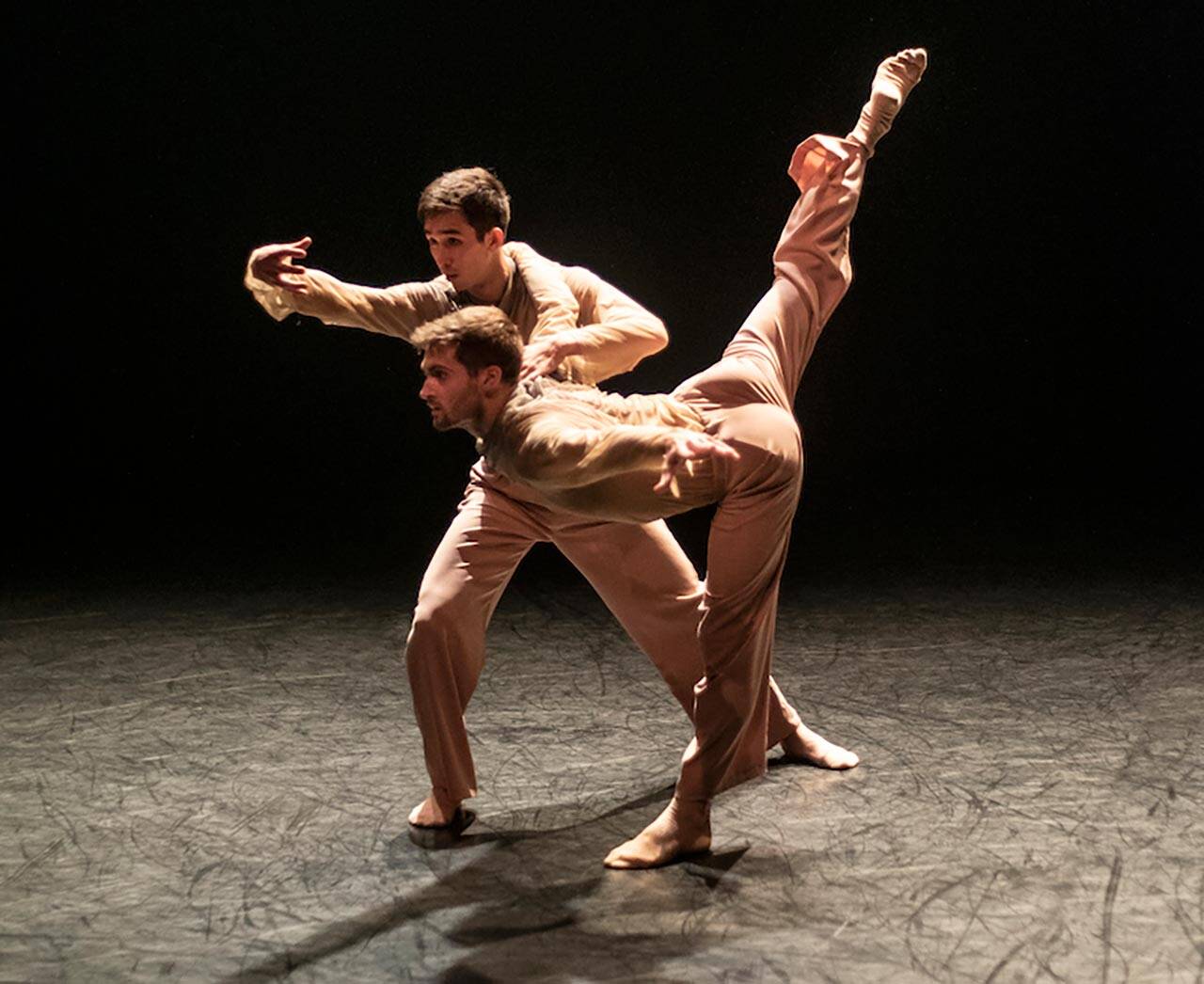 להקת המחול גיבני. צילום: ג׳וזף דיג׳יובאנה