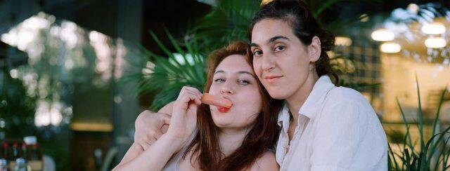 איה מטלון ונעם יהושע, מתוך ״אהבה גאה״. צילומים: מיכאל ליאני