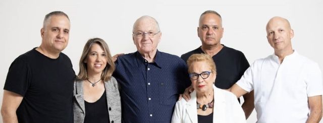 משפחת לוין, בעלי קרייזי ליין. צילום: עמיר צוק