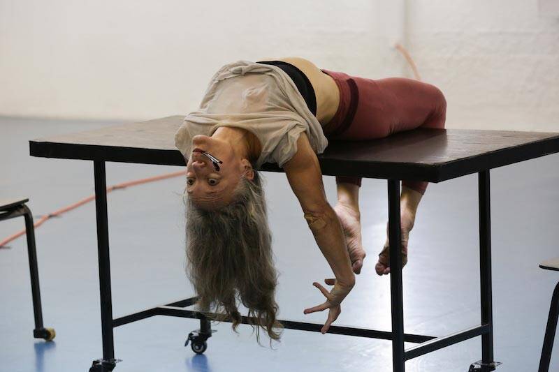 נעה דר ומיכל סממה, בואו תשכבו. צילומים: תמר לם