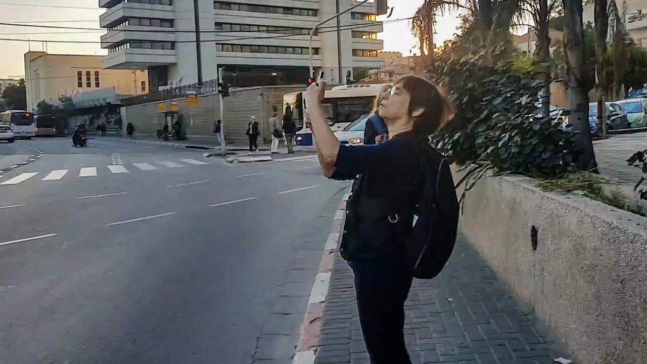 זהר ברנט, ״נורית אביב - אישה עם מצלמה״