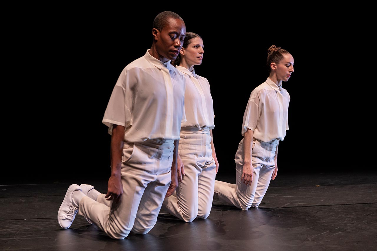 לוסינדה צ׳יילדס ואנסמבל דאנס און // עבודות בדממה. צילומים: ג׳ובל בטיסטי