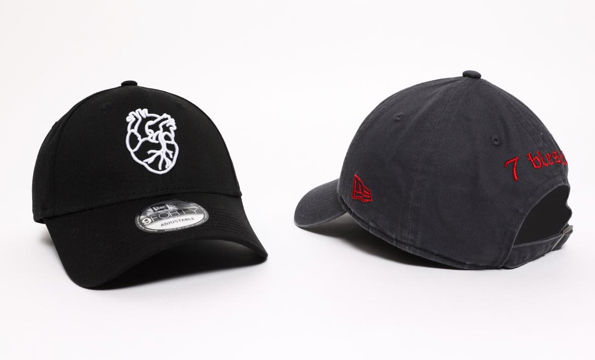 כובעים מבית GIDA קעקועים והמותג NEW ERA. צילומים: קליה ג׳יזל