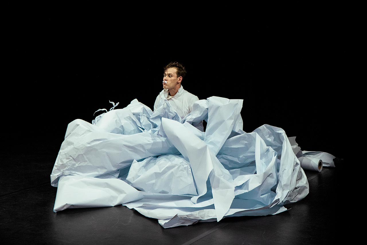 ראדים ויזבארי // ילד הנייר. צילום: דיוייד קונסני