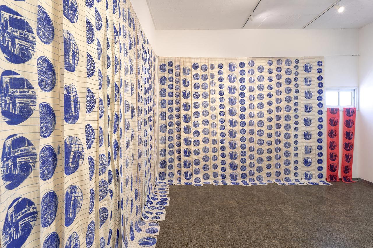 אורית חסון ולדר, כלבים בחזית, גלריה מאיה. צילומים: דניאל חנוך