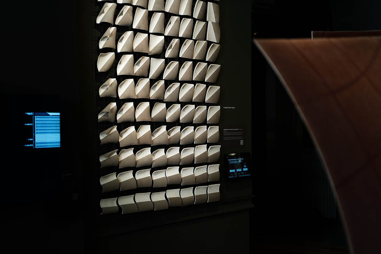 קיר האריחים הקרמיים. צילומים: ליהיא ברגר