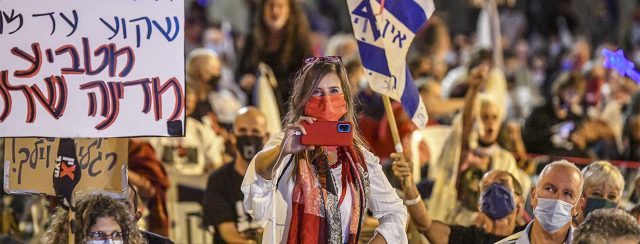 אור־לי ברלב, מחאת בלפור, ירושלים, 2020. צילום: בן כהן