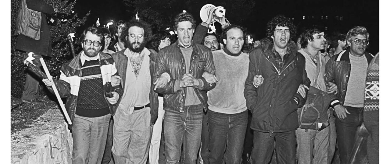 ורדי כהנא, הפגנת שלום עכשיו, 1983. במרכז התמונה אמיל גרינצווייג, שנרצח באותו ערב