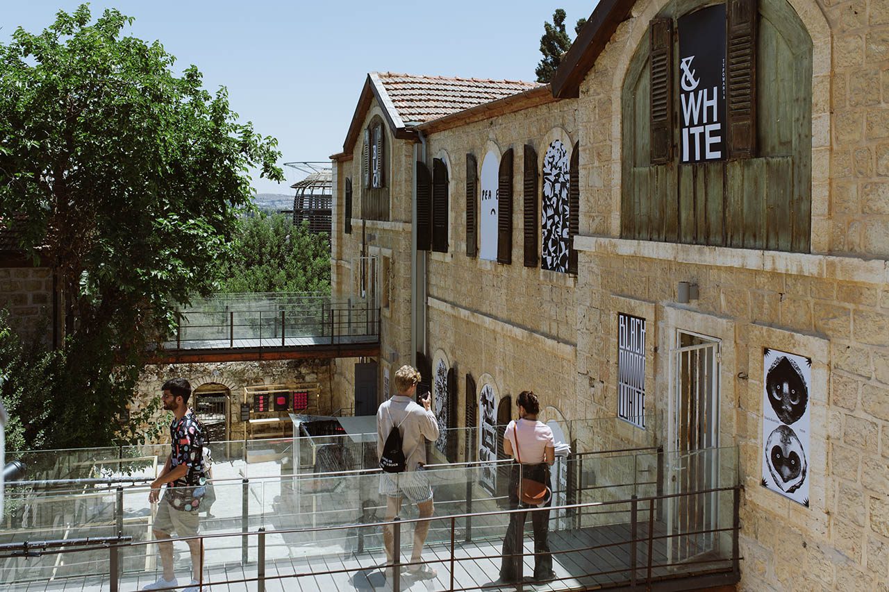 פרויקט טיפומניה, שחור־לבן עכשיו